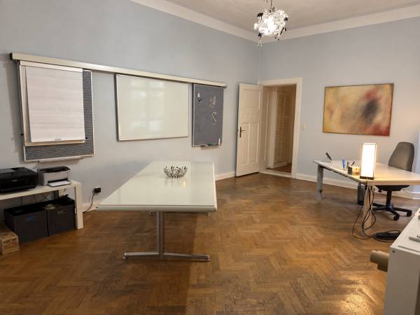Schreibtischplatz in Berlin (Charlottenburg) – Ruhige Bürogemeinschaft im hellen Altbau in Berlin-Charlottenburg — Bild 6