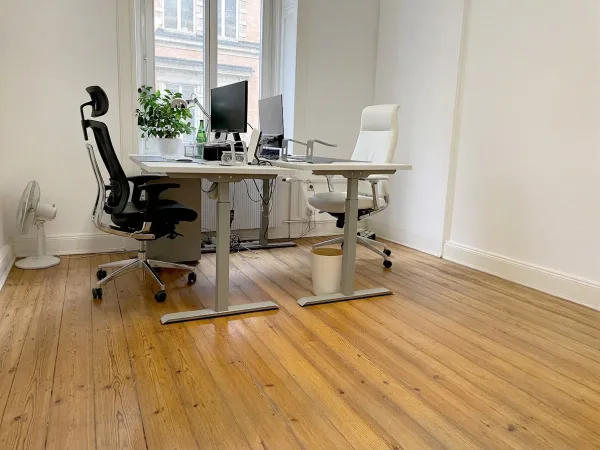 Abschließbares Büro in Hamburg (Neustadt) – Schöner Büroraum in den Hamburger Colonnaden — Bild 1