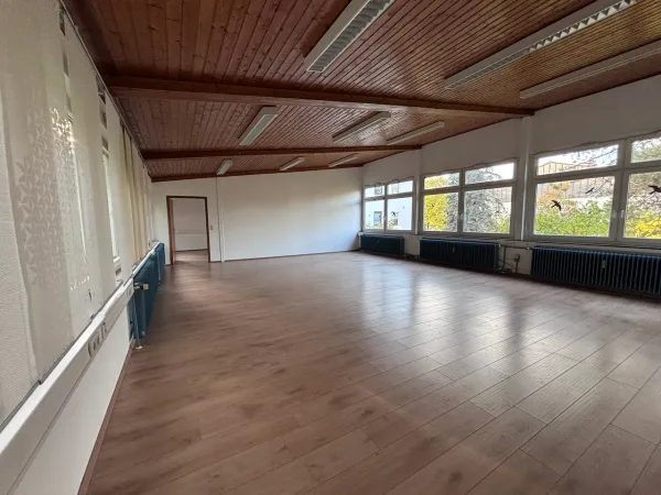 Bürofläche in Böblingen (Weststadt) – Eigene abgeschlossene Büro oder Praxisfläche in Böblingen Weststadt — Bild 1