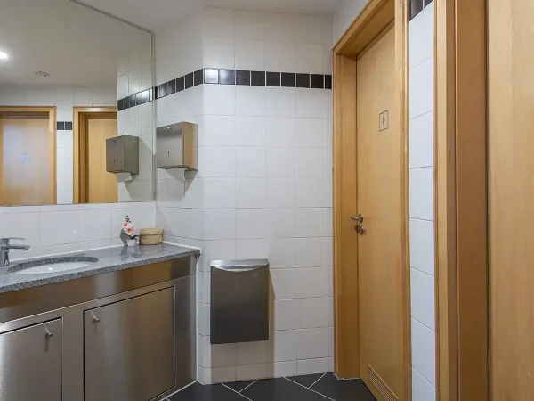 Abschließbares Büro in Berlin (Mitte) – Hochwertiges Eckbüro in zentraler Bürogemeinschaft in Berlin Mitte — Bild 8