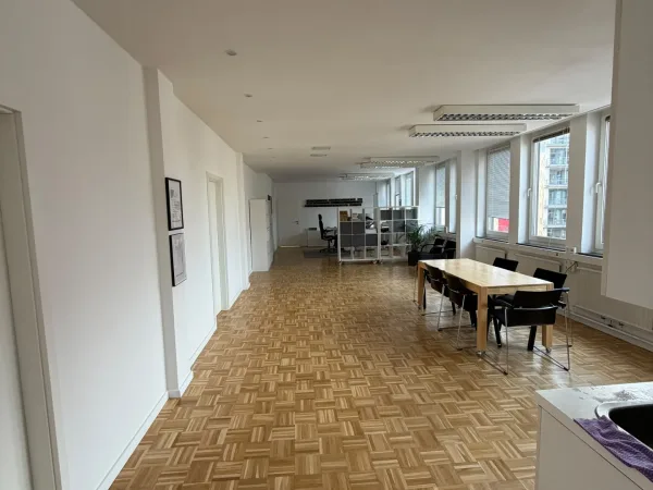 Abschließbares Büro in Hamburg (Hammerbrook) – Repräsentatives Büro in Bürogemeinschaft in zentraler Lage — Bild 4