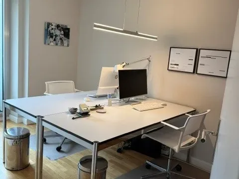 Schreibtischplatz in Düsseldorf (Altstadt) – Exklusive Bürogemeinschaft mit Rheinblick in Düsseldorf-Altstadt — Bild 1