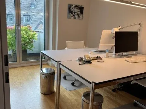 Schreibtischplatz in Düsseldorf (Altstadt) – Exklusive Bürogemeinschaft mit Rheinblick in Düsseldorf-Altstadt — Bild 2