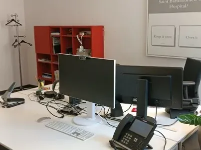 Abschließbares Büro in München (Altstadt-Lehel) – Heller Büroraum in charmanter Bürogemeinschaft Altstadt-Lehel — Bild 3