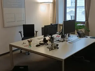 Abschließbares Büro in München (Altstadt-Lehel) – Heller Büroraum in charmanter Bürogemeinschaft Altstadt-Lehel — Bild 2