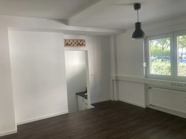 Abschließbares Büro in Köln (Altstadt-Süd) – Heller Büroraum in netter Bürogemeinschaft in Köln Altstadt-Süd — Bild 2