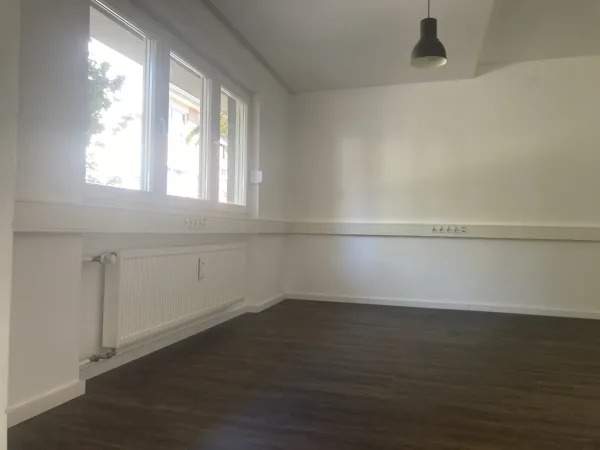 Abschließbares Büro in Köln (Altstadt-Süd) – Heller Büroraum in netter Bürogemeinschaft in Köln Altstadt-Süd — Bild 1