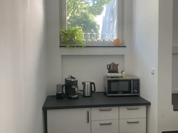 Abschließbares Büro in Köln (Altstadt-Süd) – Heller Büroraum in netter Bürogemeinschaft in Köln Altstadt-Süd — Bild 5