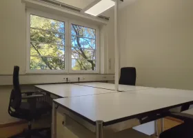 Büro mit drei Arbeitsplätzen – Foto 2