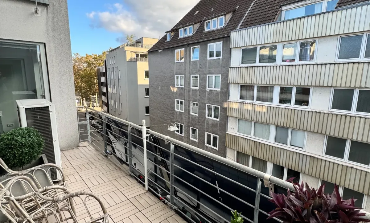 Süd-Balkon mit Sitzgelegenheit (Polster sind drinnen ;))
