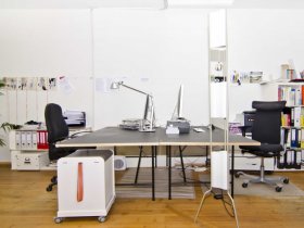 Arbeitsplatz in einem schönen, idyllisch gelegenen Hinterhofbüro