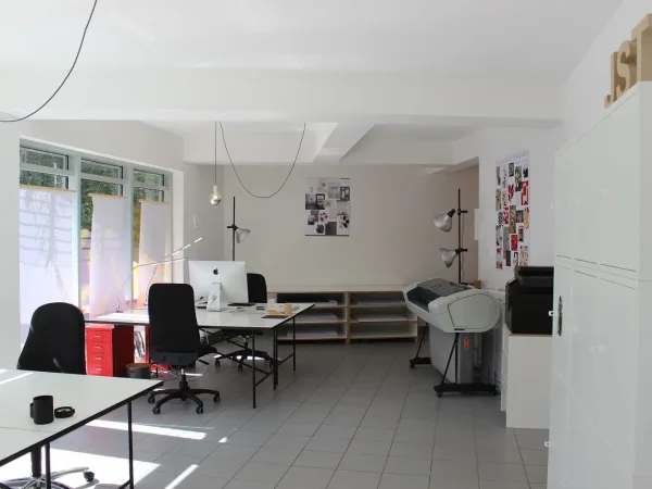 Schreibtischplatz in Tübingen (Nordstadt) – Helle Bürogemeinschaft in Tübingen-Nordstadt — Bild 1