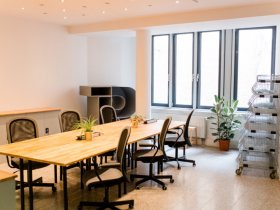 Arbeitsplätze & Büros in modernem Coworking Space