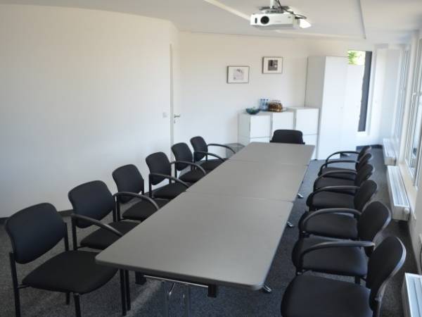 Vollausgestattete Bürogemeinschaft im Grünen in Hannover-Lahe — Bild 5