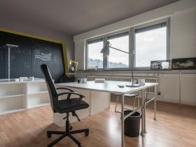 Voll ausgestattete Arbeitsplätze in locker-professioneller Atmosphäre