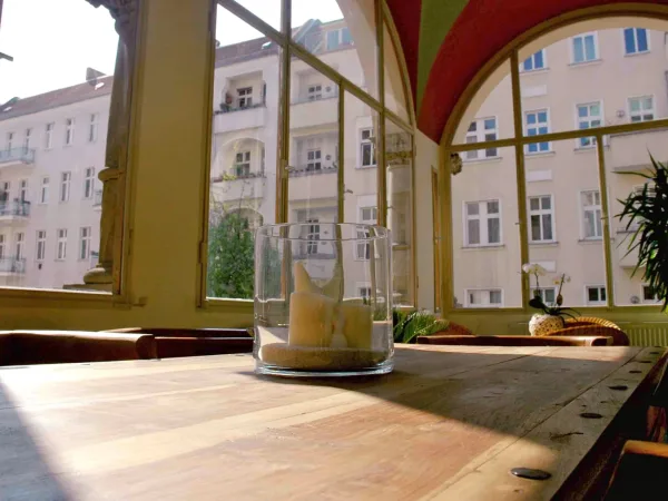 Schreibtischplatz in Berlin (Prenzlauer Berg) – Kreativer Arbeitsplatz in Gründerzeit-Villa in Berlin-Prenzlauer Berg — Bild 2