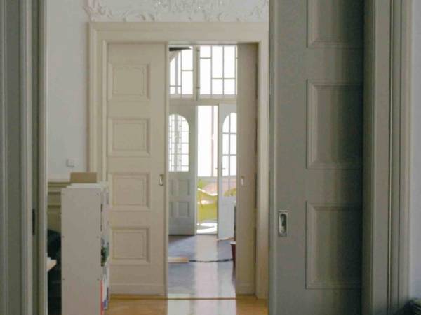 Kreative Bürogemeinschaft in Gründerzeit-Villa in Berlin-Prenzlauer — Bild 3