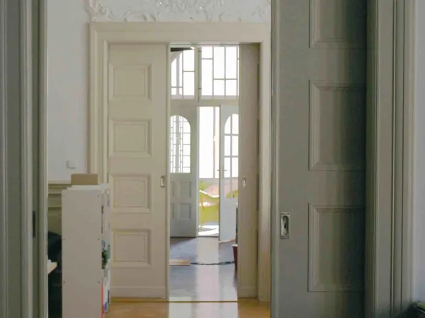 Schreibtischplatz in Berlin (Prenzlauer Berg) – Kreativer Arbeitsplatz in Gründerzeit-Villa in Berlin-Prenzlauer Berg — Bild 3