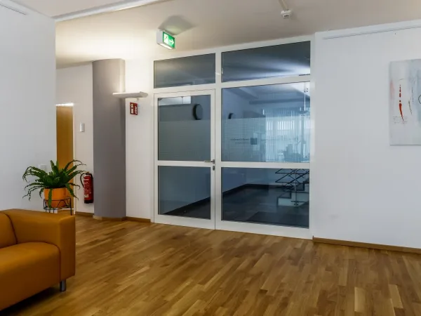 Abschließbares Büro in Stuttgart (Bad Cannstatt) – Heller Büroraum in moderner Bürogemeinschaft in Stuttgart-Bad — Bild 7