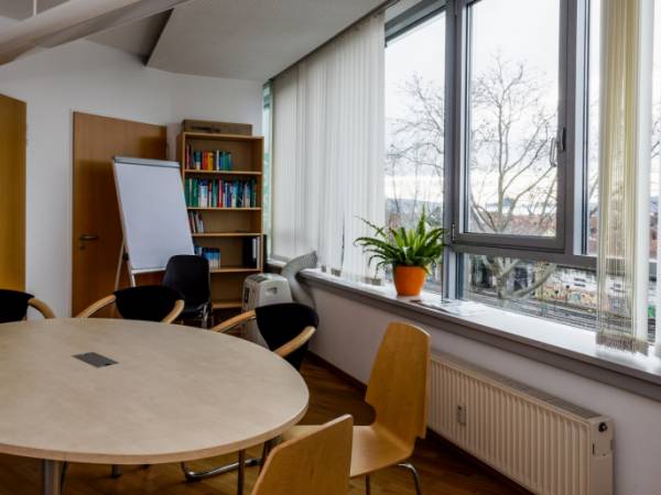 Heller Büroraum in moderner Bürogemeinschaft in Stuttgart Bad — Bild 5