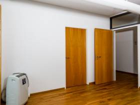 Heller und moderner Büroraum ab sofort