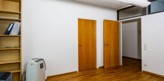 Heller und moderner Büroraum ab sofort