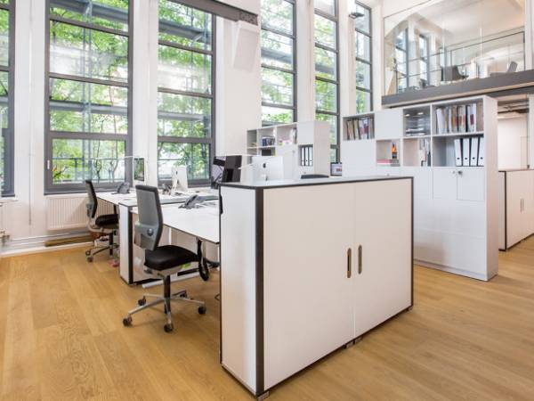 Kreative Bürogemeinschaft mit Industriecharme in München-Obersendling — Bild 2