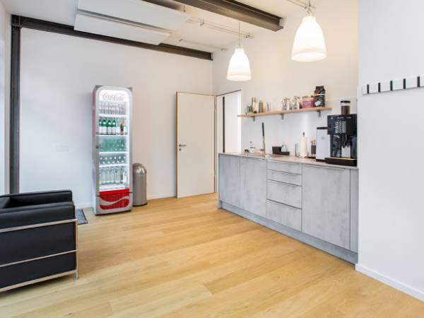 Kreative Bürogemeinschaft mit Industriecharme in München-Obersendling — Bild 8
