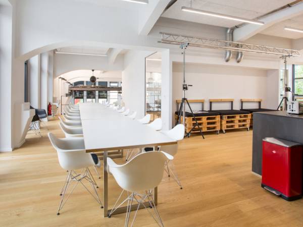 Kreative Bürogemeinschaft mit Industriecharme in München-Obersendling — Bild 5
