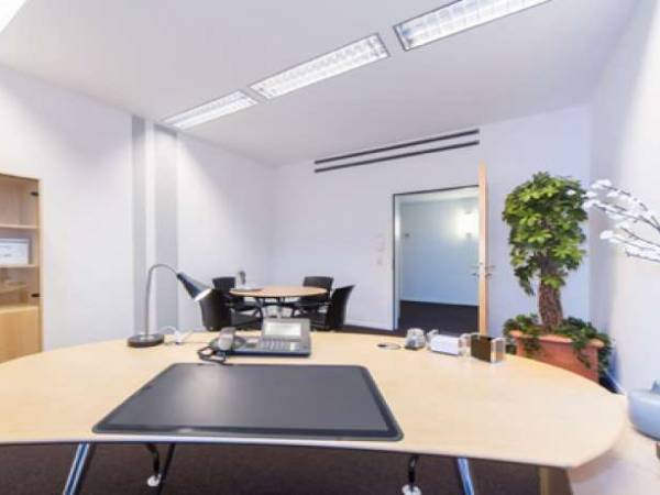 Repräsentatives Business Center in historischem Gebäude in — Bild 3