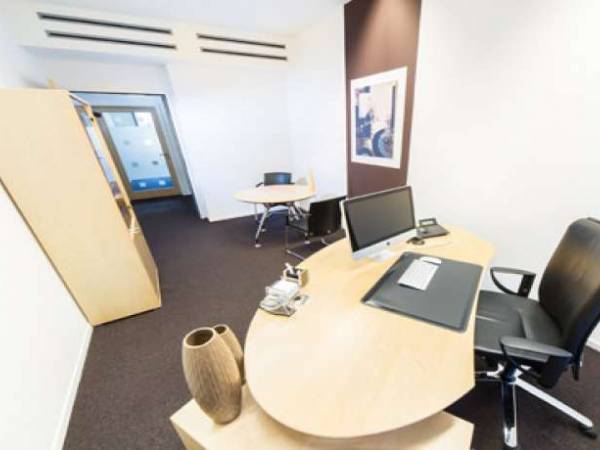 Repräsentatives Business Center in historischem Gebäude in — Bild 4