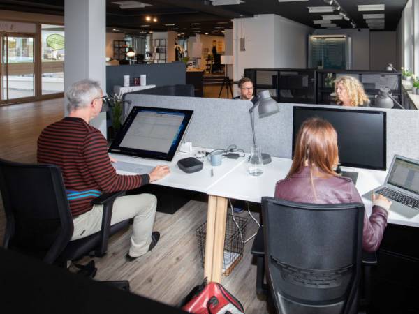 Moderner Coworking Space in Holzkirchen im Zentrum — Bild 2