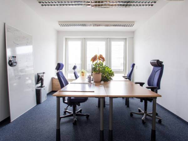 Zentrale Bürogemeinschaft mit hellen Räumen in — Bild 4