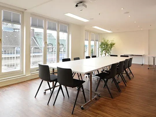 Abschließbares Büro in Hamburg (Neustadt) – Stilvolle Coworking Spaces und Büros in Hamburg Neustadt an der Alster — Bild 5