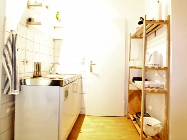 Büroraum und Arbeitsplätze — Bild 6