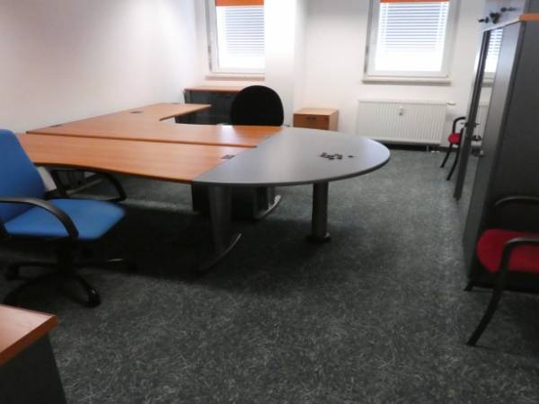 Bürogemeinschaft mit flexiblen Büroräumen in Roth — Bild 1