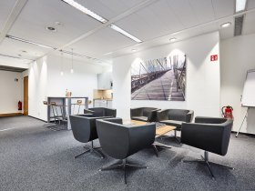 Moderner heller Büroraum in Hamburg Zentrum