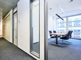 Moderner heller Büroraum in Hamburg Zentrum
