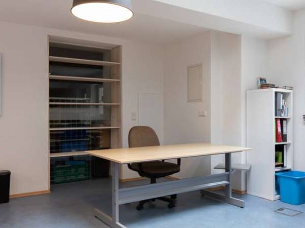 Schreibtischplatz in München (Sendling) – Helle Bürogemeinschaft im grünen Hinterhof in München-Sendling — Bild 3