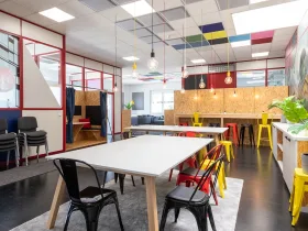 Moderner & flexibler Coworking Space mit Büros in Frankfurt-Griesheim