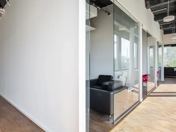 Abschließbares Büro in München (Sendling) – Moderne Bürogemeinschaft in Sendling mit Blick über München — Bild 8