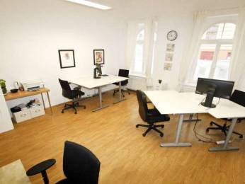 Büroraum und Arbeitsplätze — Bild 2