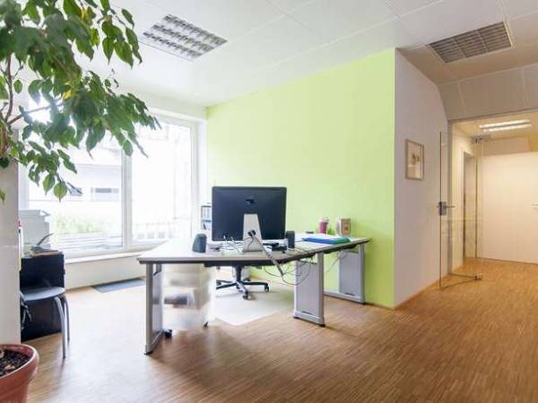 Heller Coworking-Arbeitsplatz in Bürogemeinschaft in Düsseldorf-Bilk — Bild 2