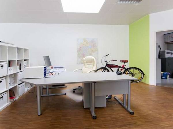 Heller Coworking-Arbeitsplatz in Bürogemeinschaft in Düsseldorf-Bilk — Bild 3