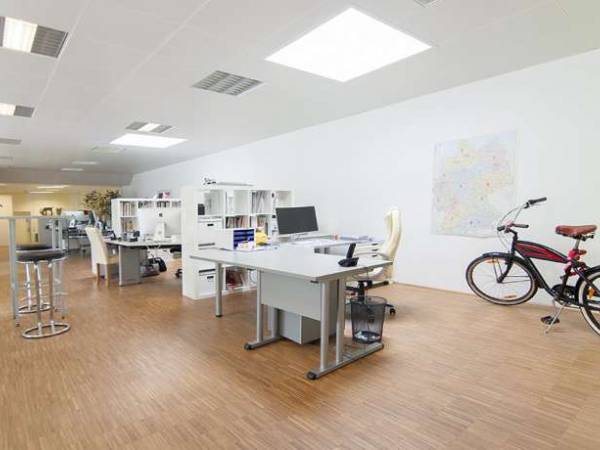 Heller Coworking-Arbeitsplatz in Bürogemeinschaft in Düsseldorf-Bilk — Bild 4