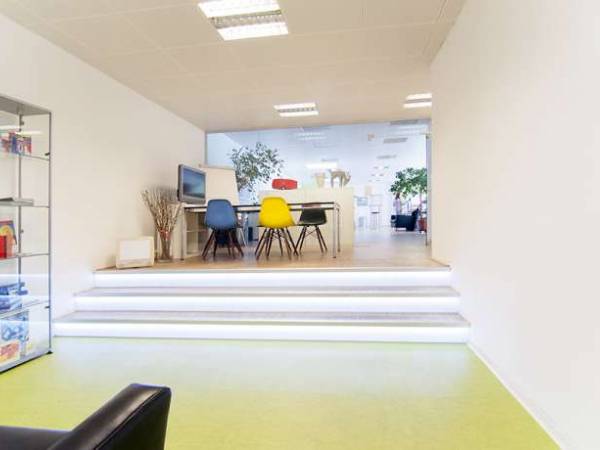 Heller Coworking-Arbeitsplatz in Bürogemeinschaft in Düsseldorf-Bilk — Bild 8