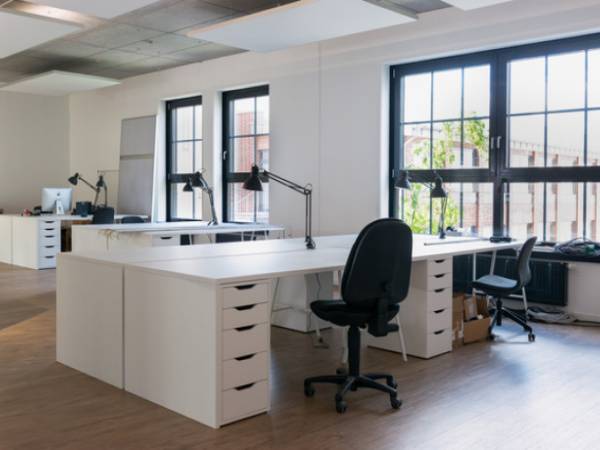 Kreative Bürogemeinschaft im modernen Loft in Hamburg-Altona-Nord — Bild 1