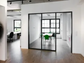 Moderne Loft-Bürogemeinschaft im Otto von Bahrenpark,
