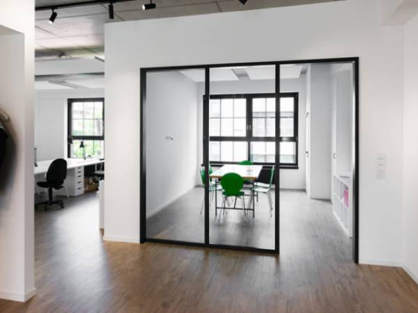 Kreative Bürogemeinschaft im modernen Loft in Hamburg-Altona-Nord — Bild 4
