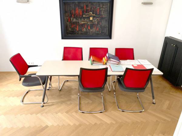 Schöne Arbeitsplätze und Büroräume in einer netten Bürogemeinschaft — Bild 1